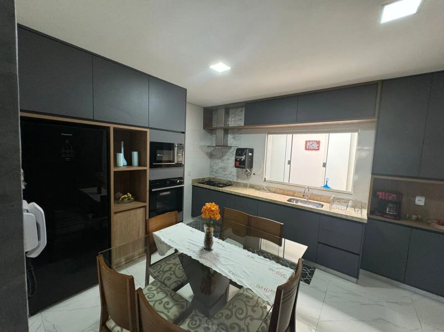 Vendo Excelente casa de 3 quartos suítes na Qnp 30.