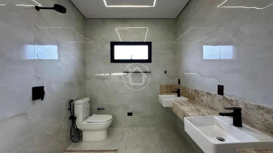 CASA COM 03 SUITES E PISCINA - ALPHAVILLE III