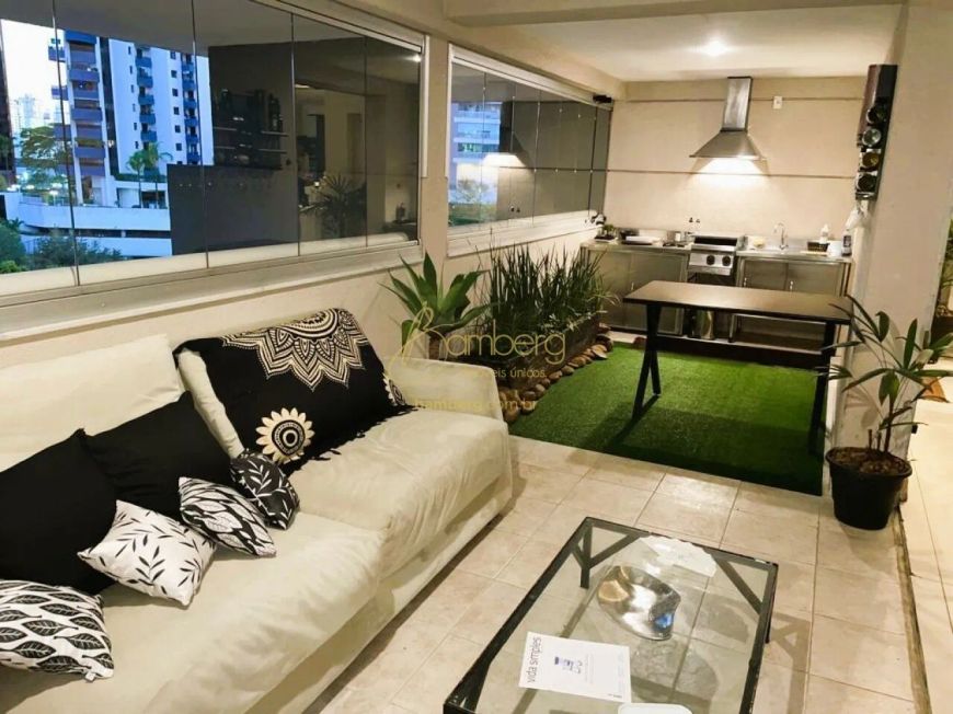 Apartamento super bem localizado. MOBILIADO