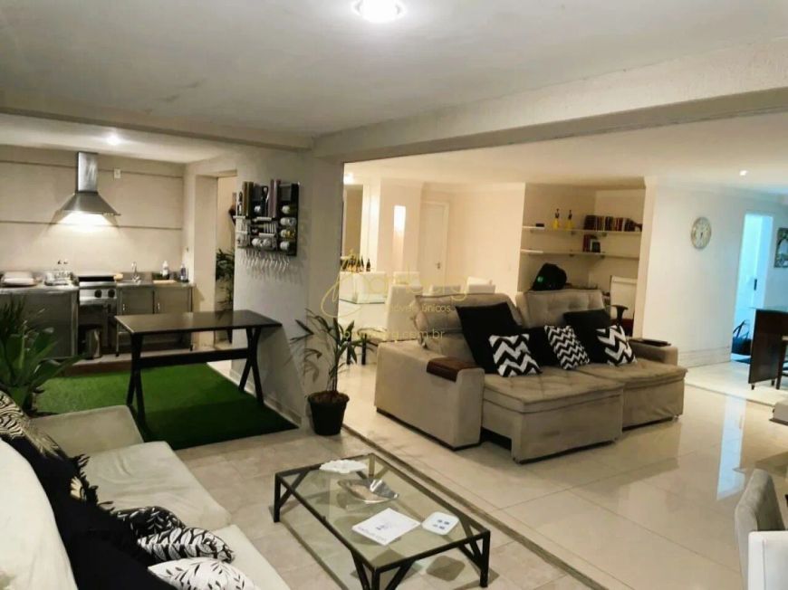 Apartamento super bem localizado. MOBILIADO
