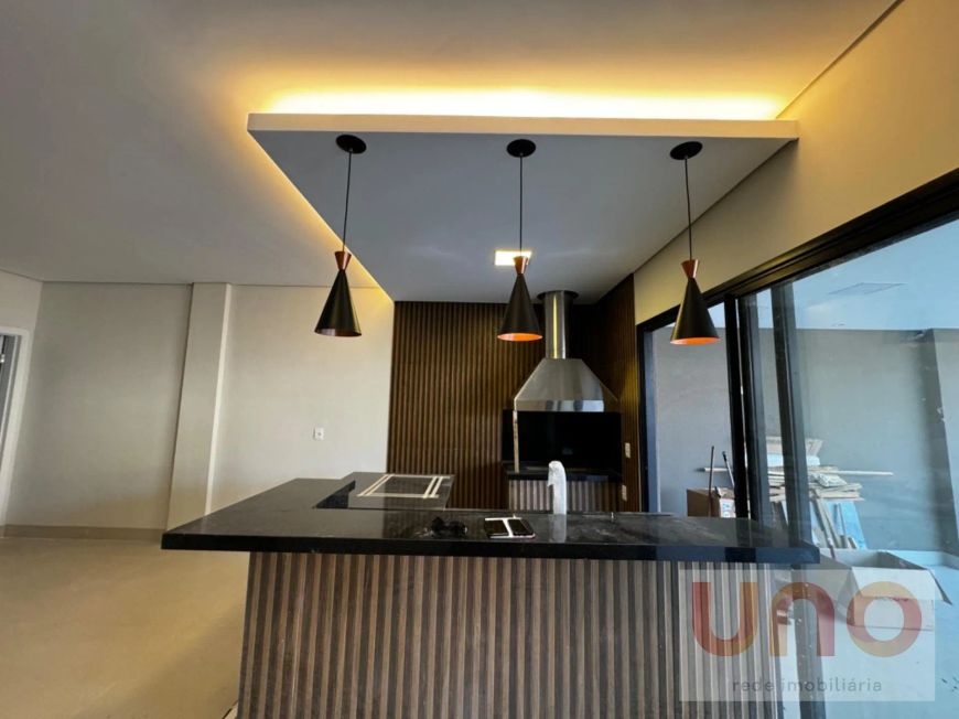 Casa Luxuosa para venda 230M² em Vila do Polones, 3 Suítes, 4 Vagas por R$1.9M - Imóveis Residenciai