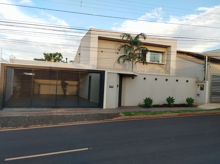 Casa para venda com 250 metros quadrados com 4 quartos