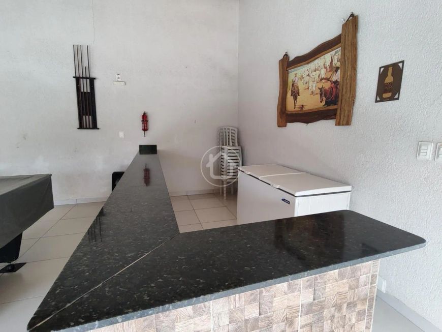 ESPAÇO DE FESTA COM PISCINA