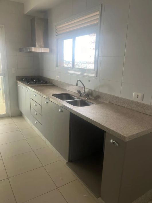 Imóvel para aluguel possui 100 metros quadrados com 3 quartos em Royal Park - Campo Grande - MS