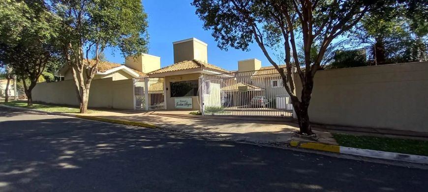 SOBRADO COM ÓTIMO ESPAÇO GOURMET