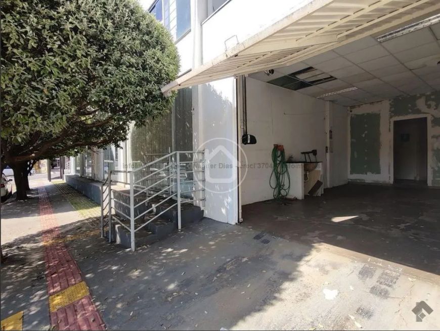 SOBRADO COMERCIAL AMPLO