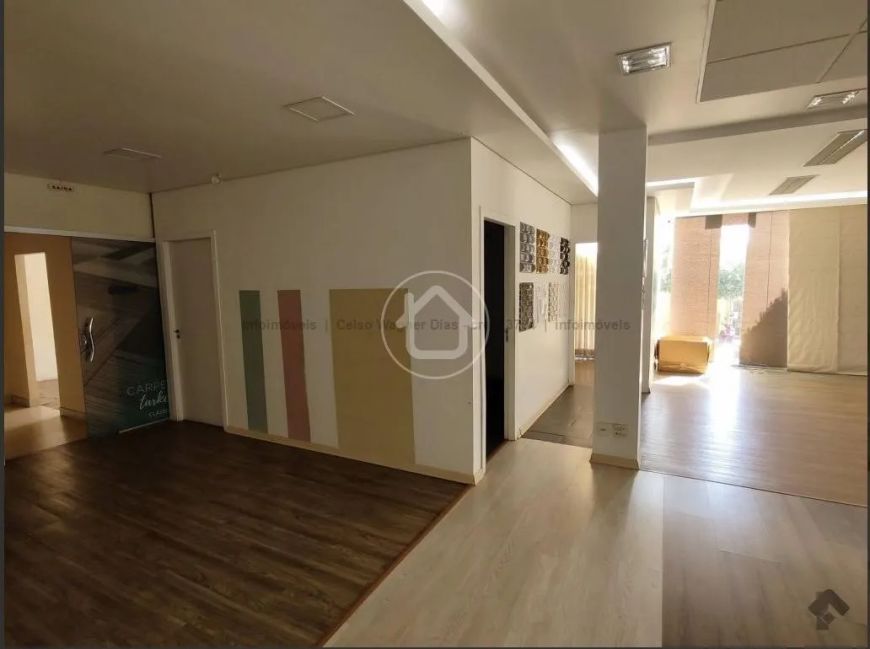 SOBRADO COMERCIAL AMPLO