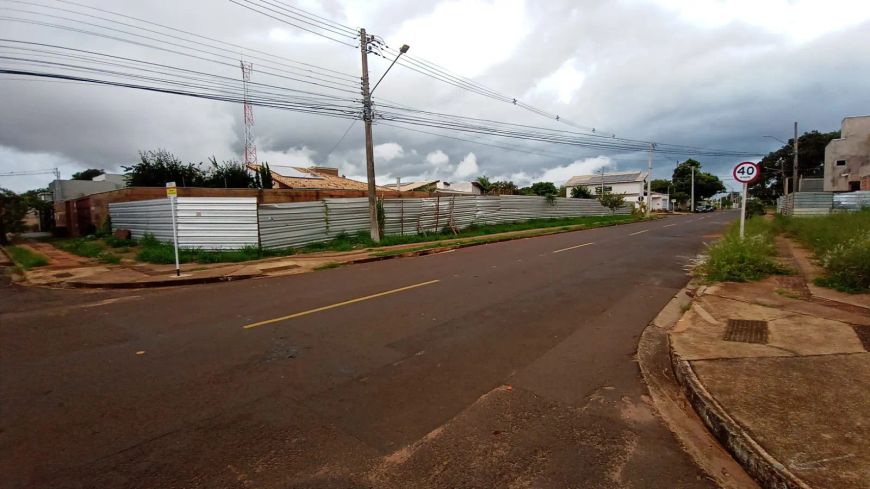 Terreno 900 m² - Três frente - duas esquinas - Vila Nascente