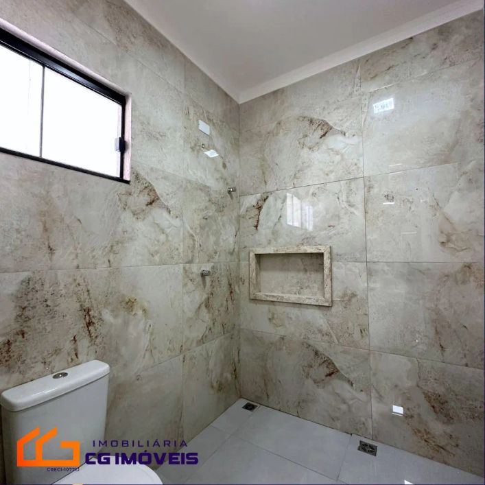 LINDO IMÓVEL COM 3 APARTAMENTOS