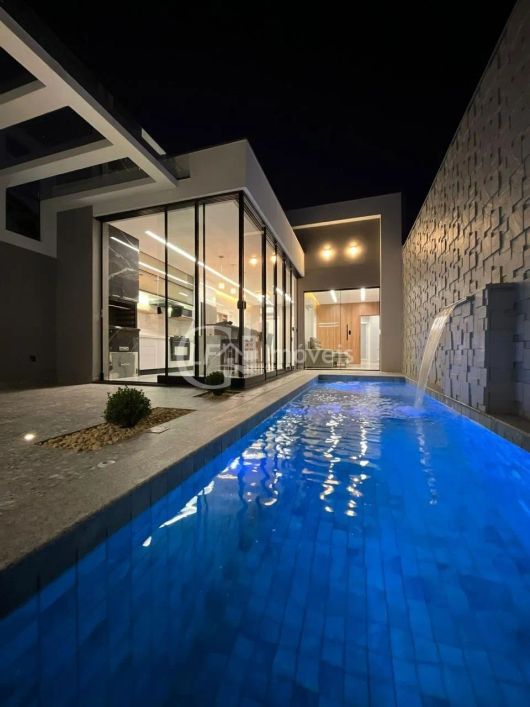 BELISSIMA CASA EM ALTO PADRAO