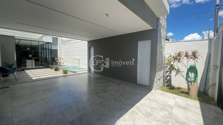 BELISSIMA CASA EM ALTO PADRAO