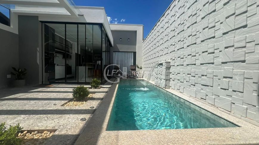 BELISSIMA CASA EM ALTO PADRAO