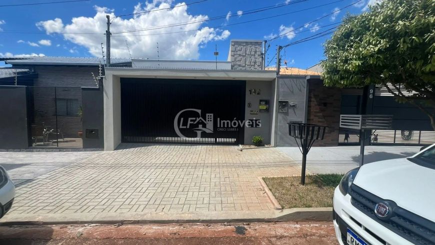 BELISSIMA CASA EM ALTO PADRAO