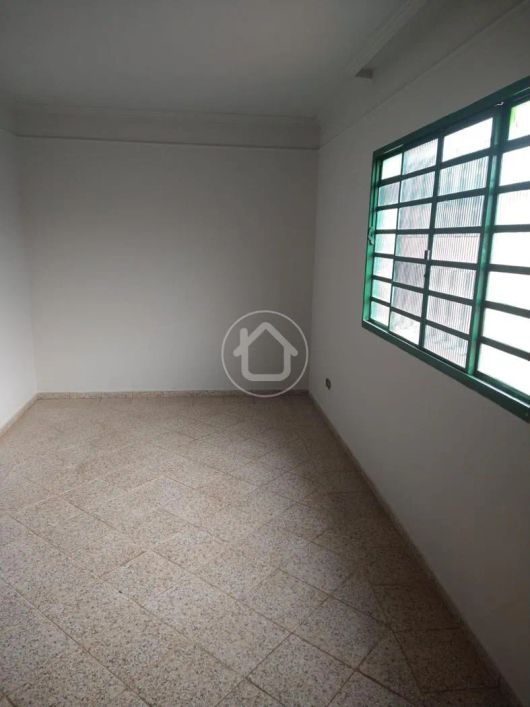 IMÓVEL COM PISCINA VILA BANDERANTES