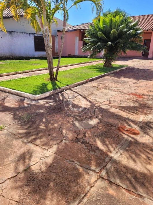 CASA COM 05 QUARTOS SENDO 01 SUÍTE -CARANDA BOSQUE