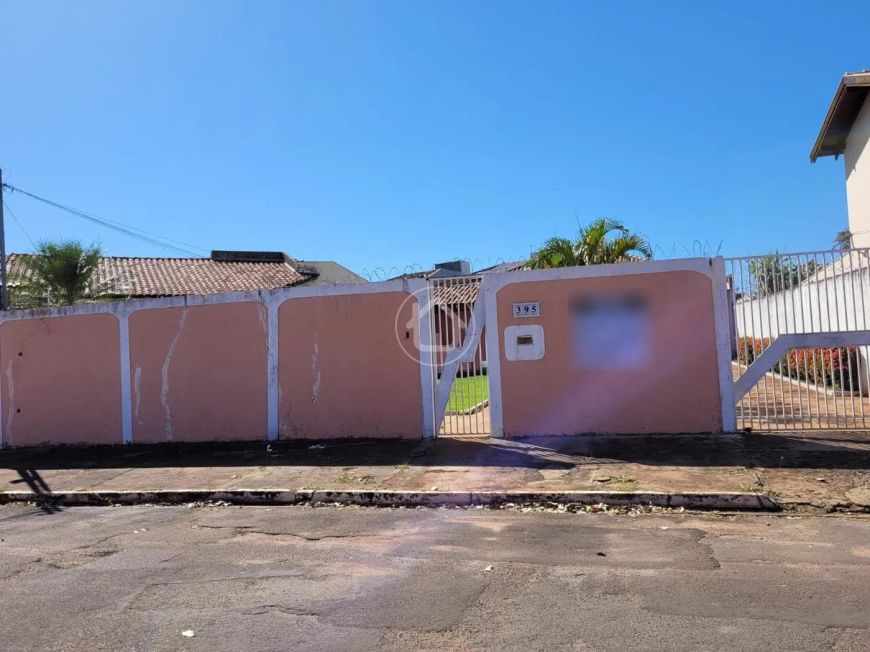 CASA COM 05 QUARTOS SENDO 01 SUÍTE -CARANDA BOSQUE