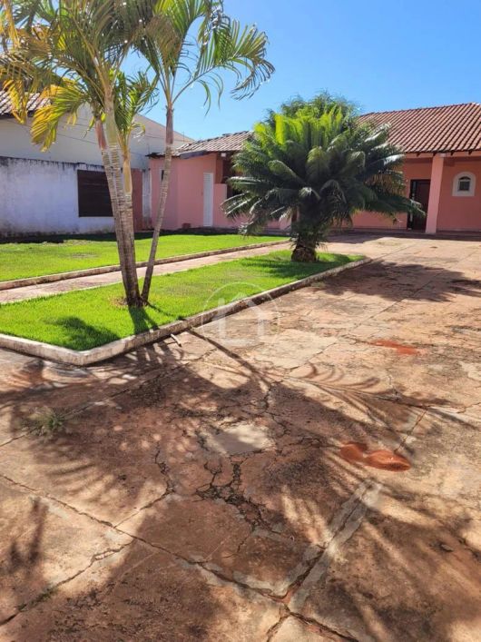 CASA COM 05 QUARTOS SENDO 01 SUÍTE -CARANDA BOSQUE