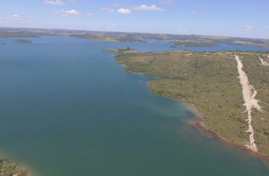 Lote Corumbá IV, ás margens do Lago e com vista livre.