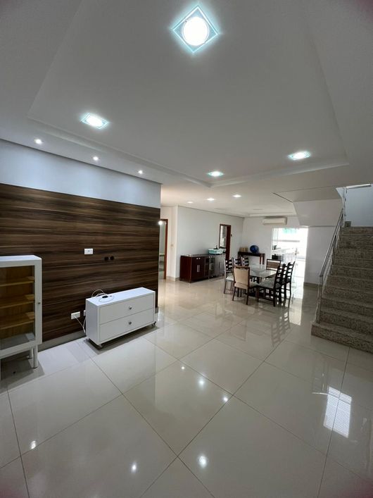 Lindo sobrado com Piscina