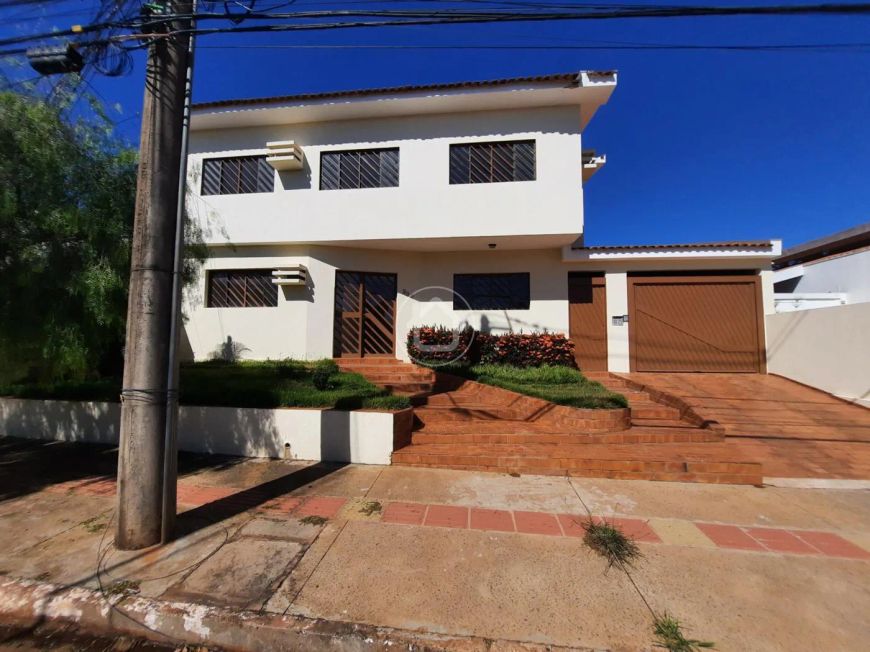 SOBRADO COM 03 DORMITÓRIOS