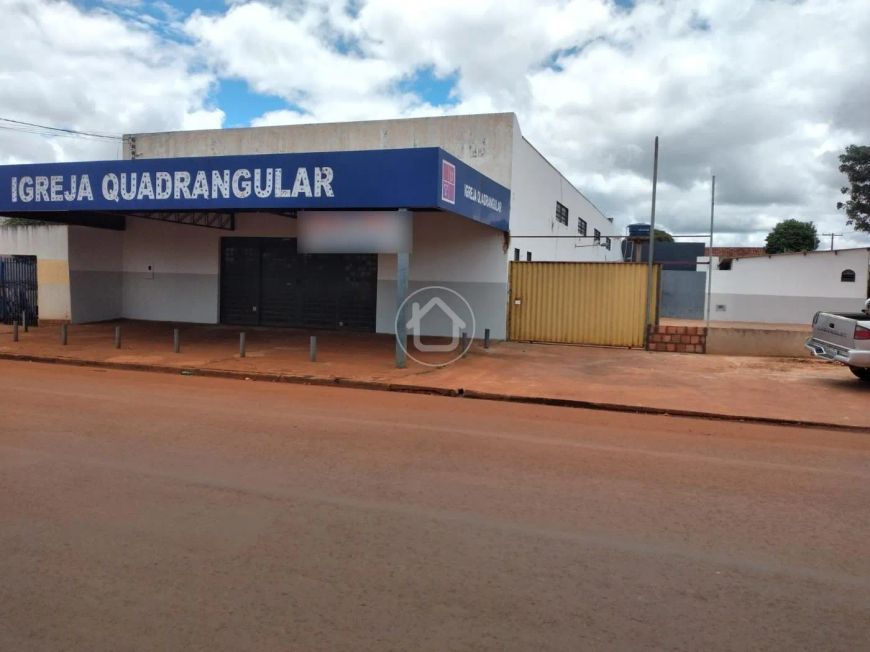 IMÓVEL COMERCIAL COM CASA NOS FUNDOS