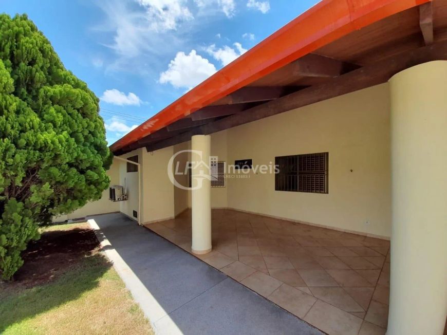 Casa a Venda com Localização Privilegiada. Ótima Para Investidores.!!