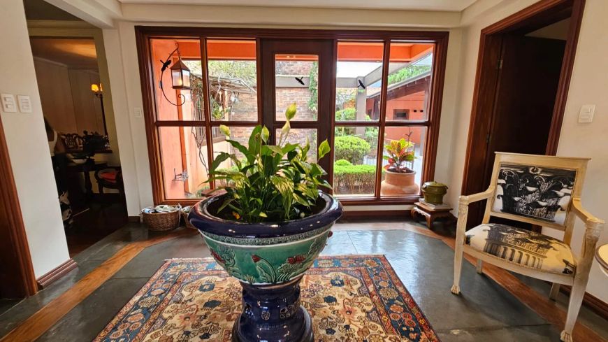 CASA EXCLUSIVA COM ESTILO COLONIAL