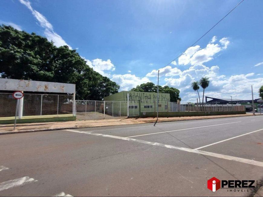 Imóvel comercial na Av. Costa e Silva