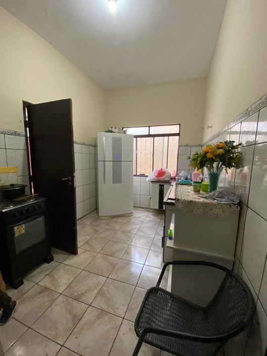 IMOVEL COM EDICULA PROX DOM AQUINO
