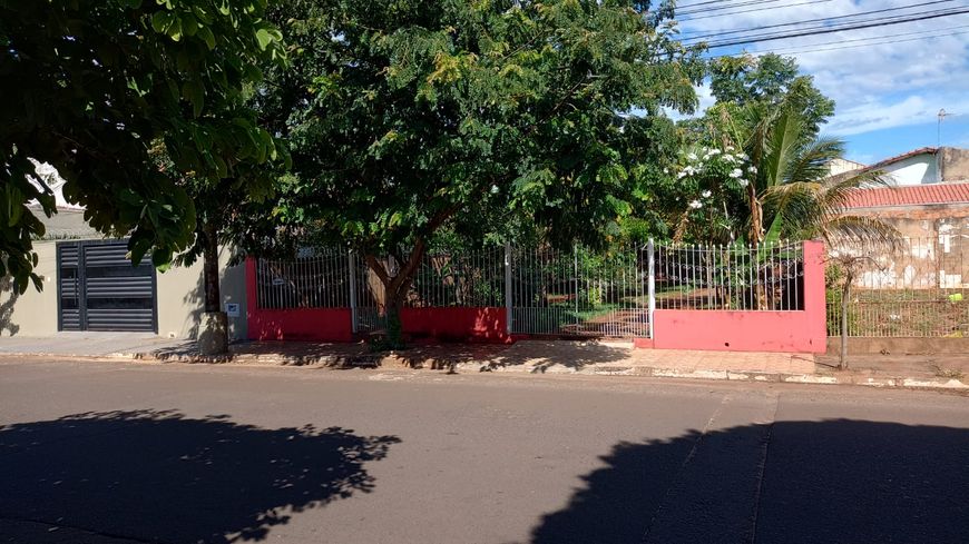 Térrea para venda tem 152 metros quadrados com 3 quartos em Vila Taquarussu - Campo Grande - MS