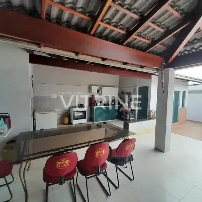Casa 3 Qts à venda, 275m² - Setor Oeste