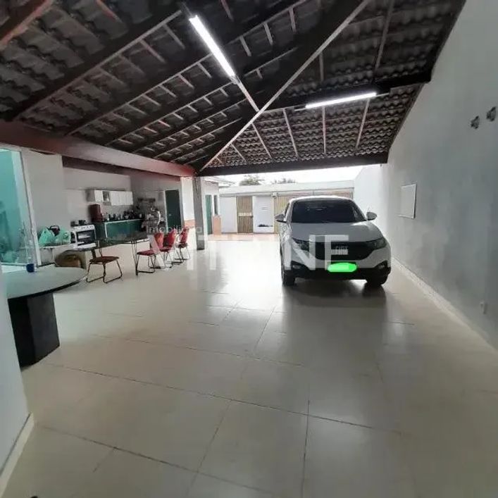 Casa 3 Qts à venda, 275m² - Setor Oeste