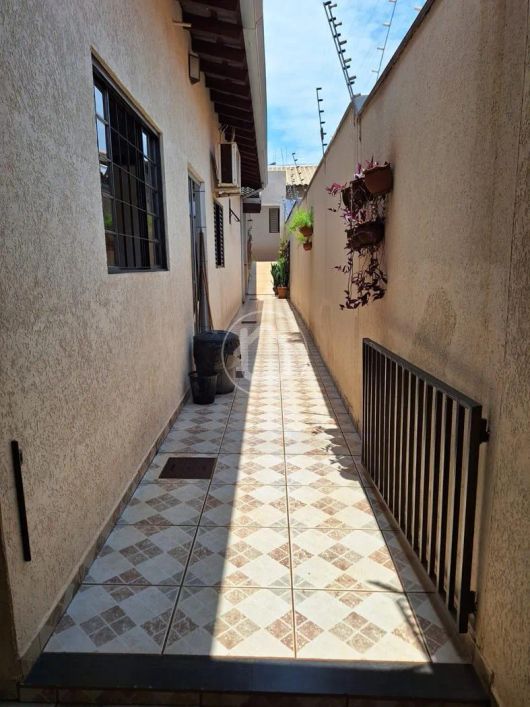 CASA SUÍTE E 2 QUARTOS JARDIM SEMINÁRIO