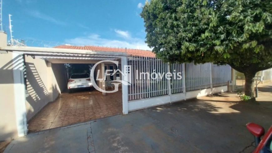Casa à venda em Campo Grande-MS, 3 quartos, 1 suíte, 4 vagas de garagem na Vila Taquarussu - Imperdí