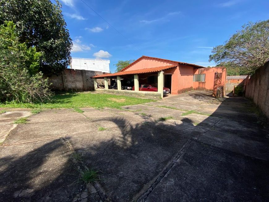 Casa - Localizada no Veredão, dentro do Park Way, quadra 4, conjunto 2 - Rua aberta.