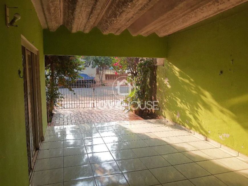 IMÓVEL ANTIGO COM MUITO TERRENO - VILA TAQUARUSSU