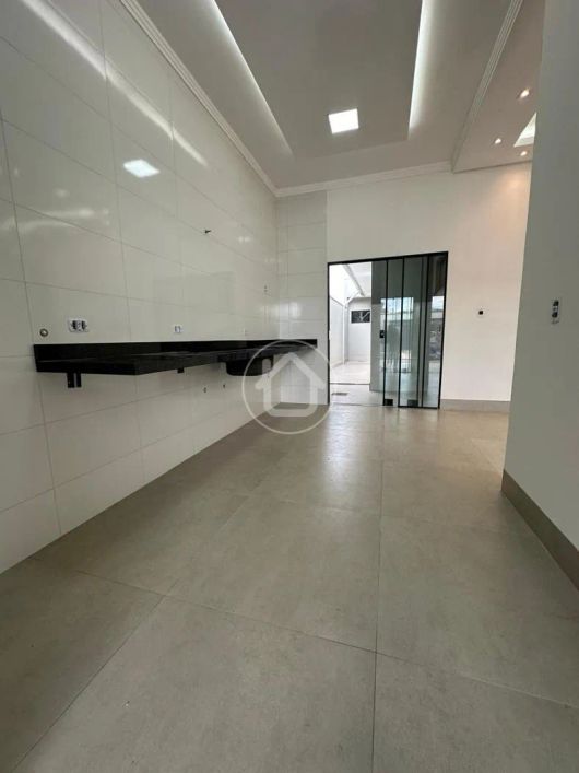 CASA 3 QUARTOS C/ PISCINA