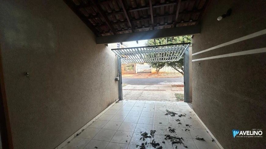 Casa térrea com 2 quartos e uma sala comercial