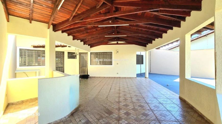 Próximo a praça do peixe, amplo terreno!