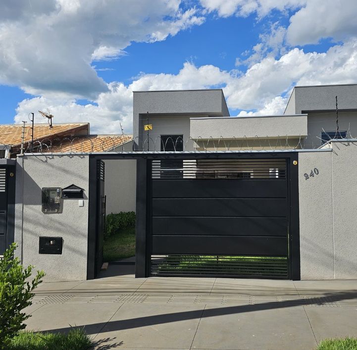 Linda casa térrea com armários no Jardim Alto São Francisco.
