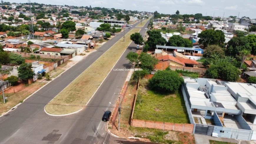Terreno de esquina na Av principal do Bairro!