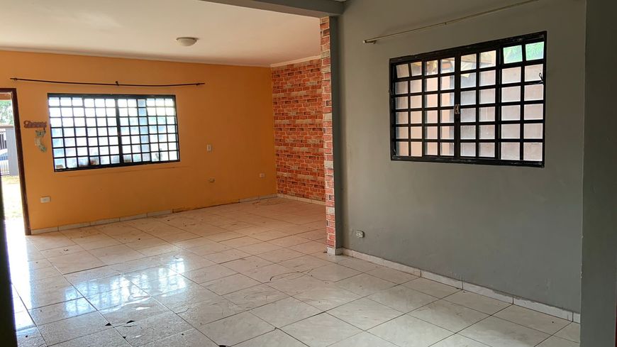 Casa em dois terrenos, totalizando 450 m², no Jardim das Nações.