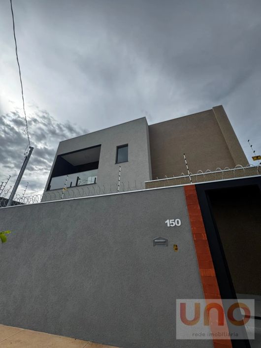 Sobrado à venda no Pioneiros com 3 suítes