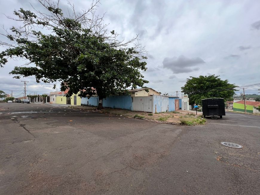 Terreno com 03 casas bem localizado