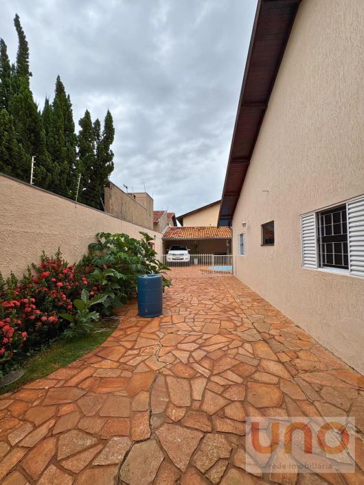 Casa com 4 quartos com piscina na Giocondo Orsi- Campo Grande