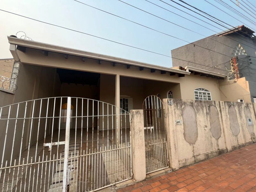 Térrea para venda tem 200 metros quadrados com 2 quartos