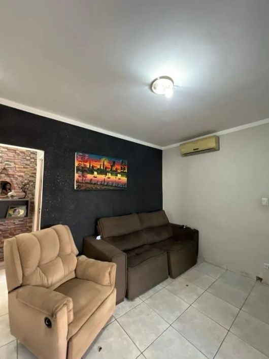 Casa térrea com piscina no Bairro Maria Aparecida Pedrossian!