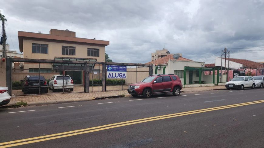 CASA COMERCIAL COM ESTACIONAMENTO