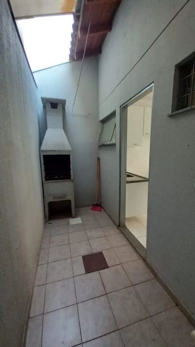 Alugo ou vendo casa bem localizada bairro Bandeirantes