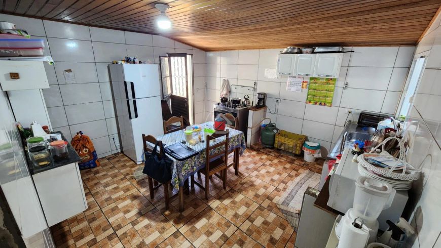 CASA COM 3 DORMITÓRIOS SENDO 01 SUÍTE